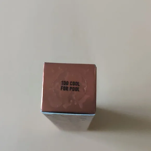 MAC LIPGLASS Too Cool For Pool - Picture 2 of 2